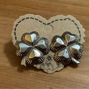 Avon: 4 leaf clover shamrock silver toned/plated metal post/stud earrings.
